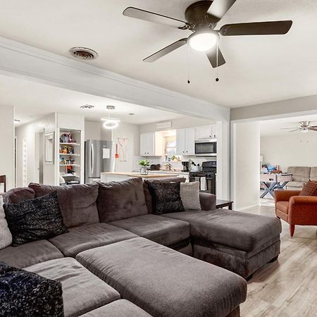 Cozy 3 Bedroom With Hot Tub 2 Min Away From Lackland San Antonio Kültér fotó