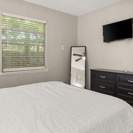 Cozy 3 Bedroom With Hot Tub 2 Min Away From Lackland San Antonio Kültér fotó