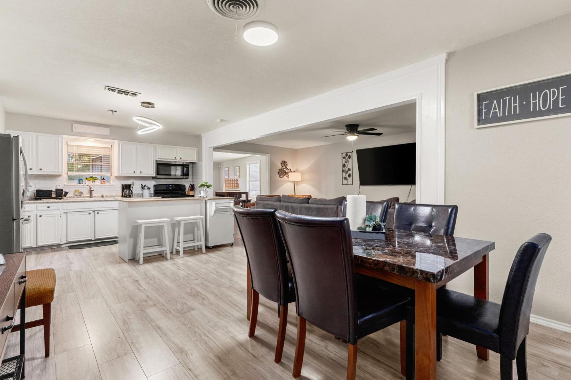 Cozy 3 Bedroom With Hot Tub 2 Min Away From Lackland San Antonio Kültér fotó