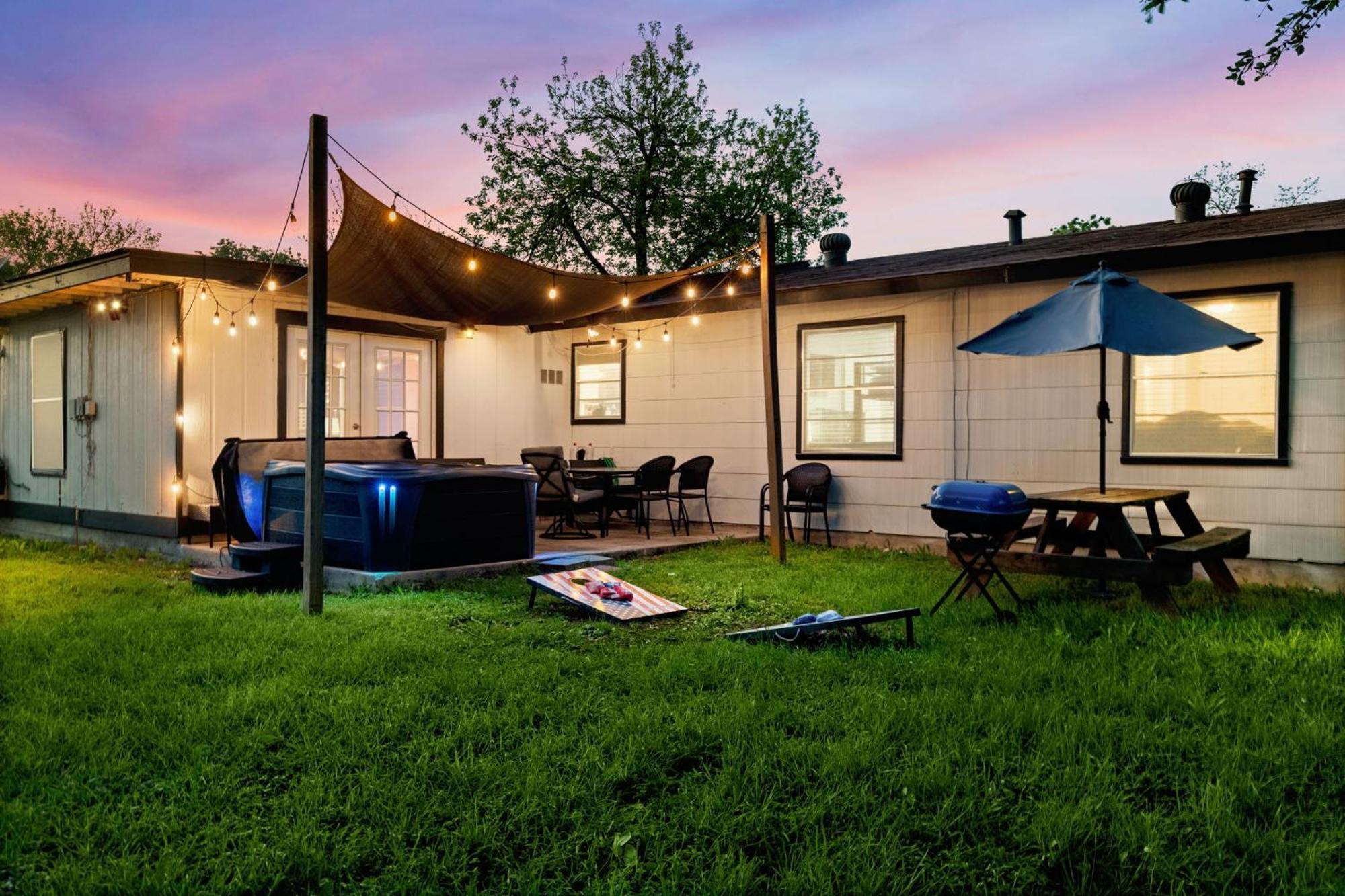 Cozy 3 Bedroom With Hot Tub 2 Min Away From Lackland San Antonio Kültér fotó