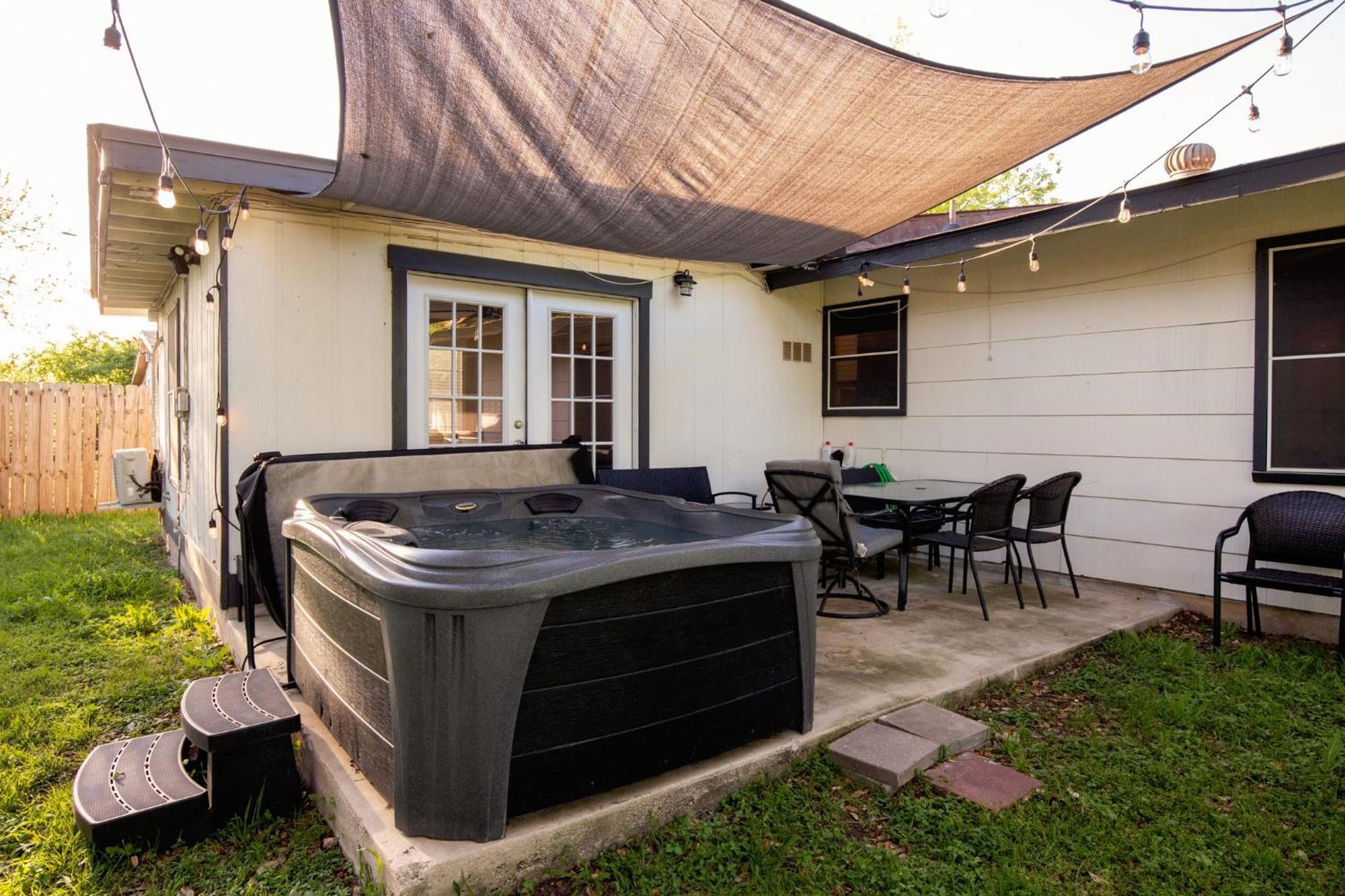 Cozy 3 Bedroom With Hot Tub 2 Min Away From Lackland San Antonio Kültér fotó